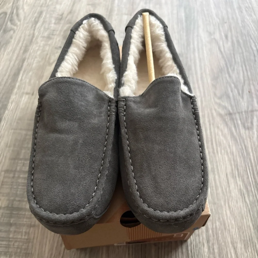 Koolaburra UGG Tipton Suede Slippers Size 9 NIB